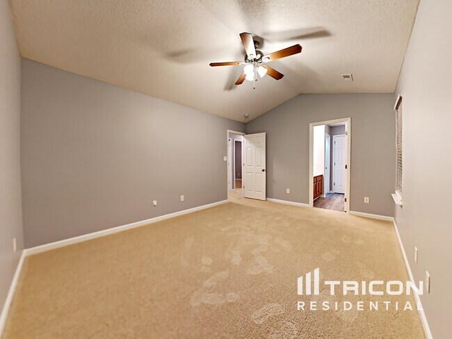 Building Photo - 5725 Shining Oak Ln
