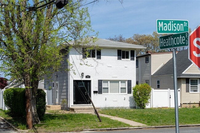 Building Photo - 42 Madison Dr
