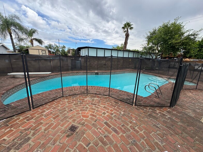 Pool Security gate - 11305 Sheldon St