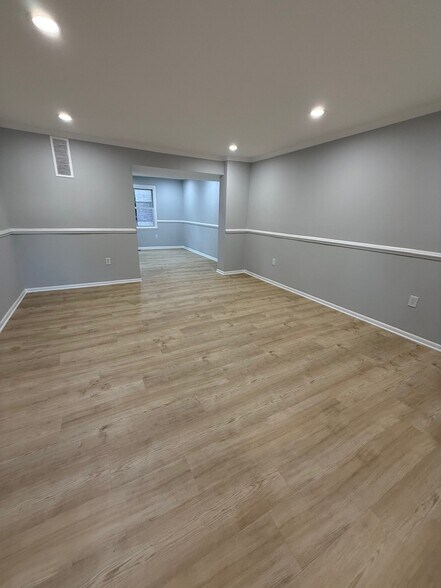 Building Photo - 8238 Imperial Dr