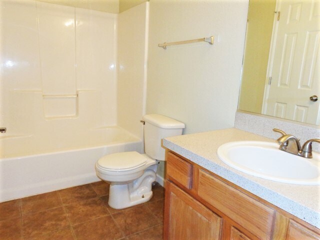 Building Photo - 2500 Park View Dr