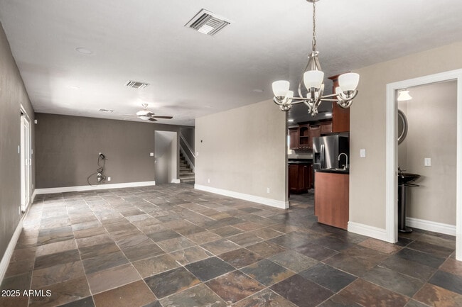 Building Photo - 3912 S Elm St