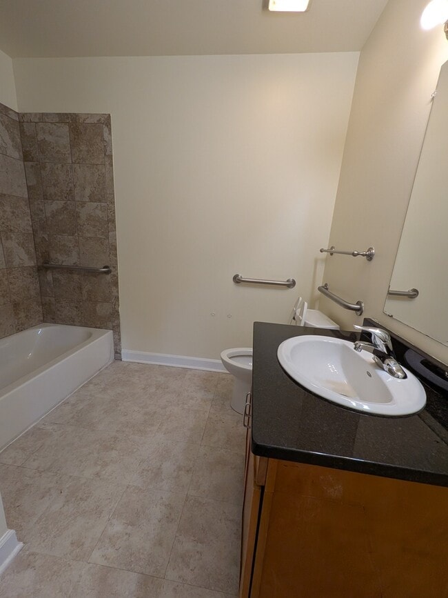 Building Photo - 5031 S Hermitage Ave