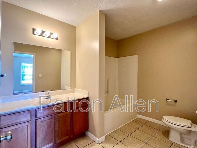 Building Photo - 8 Zell Ln