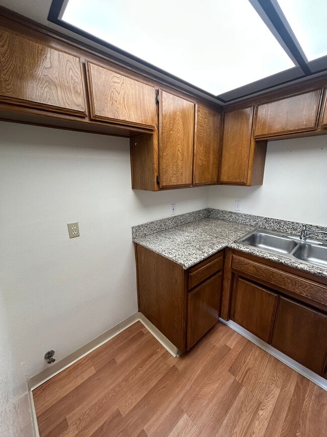 Building Photo - Spacious 2-Bed, 2-Bath Apartment – Freshly...