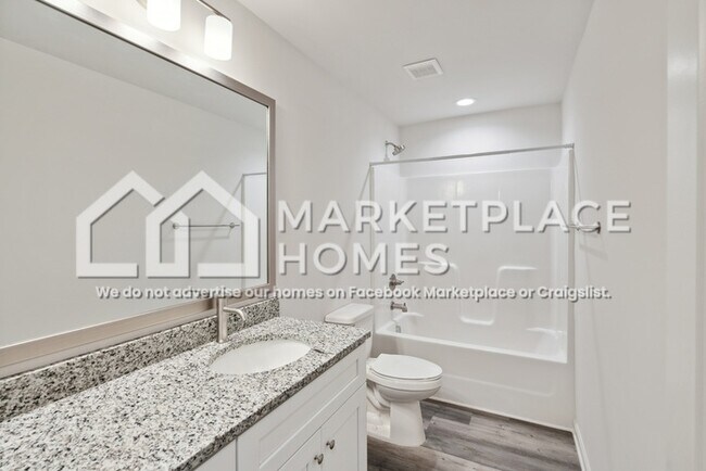 Building Photo - 3719 Oakwood Rd