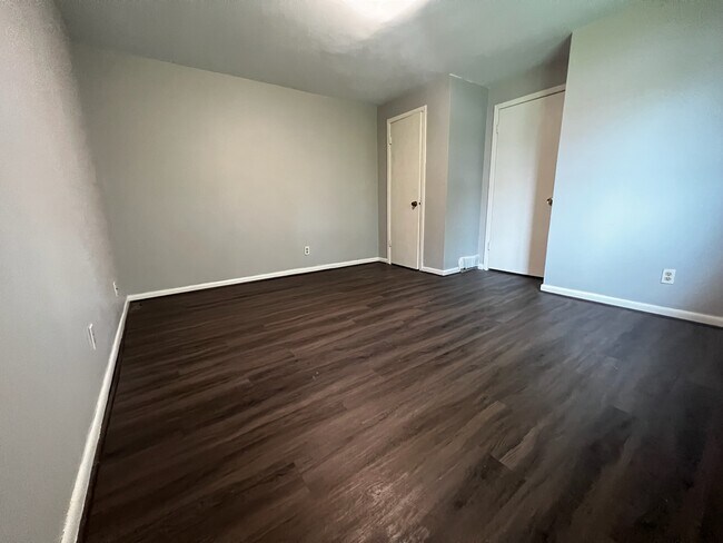 Building Photo - 119 E Summerset Ln