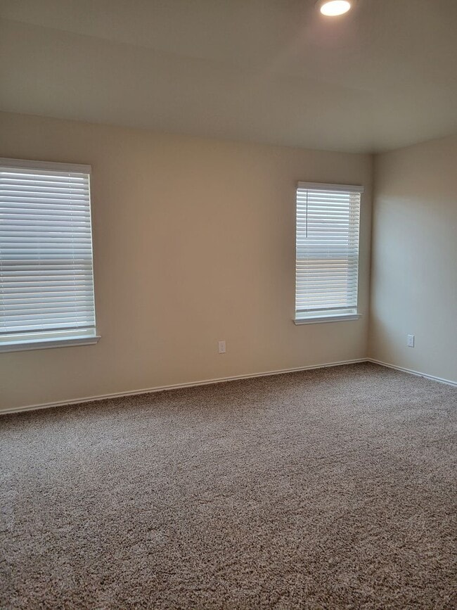 Building Photo - BEAUTIFUL YOWELL RANCH HOME!