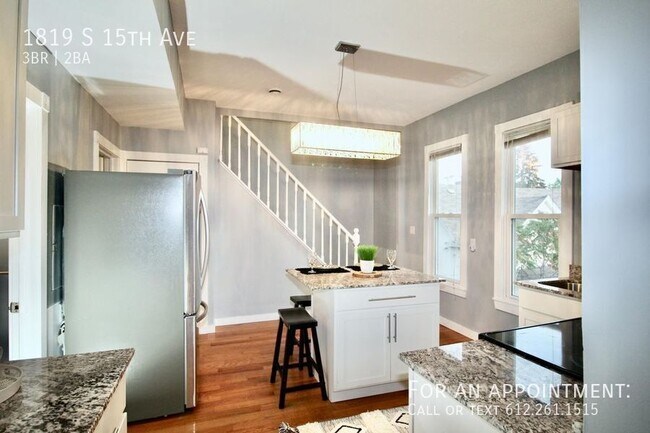 Building Photo - 1819 15th Ave S