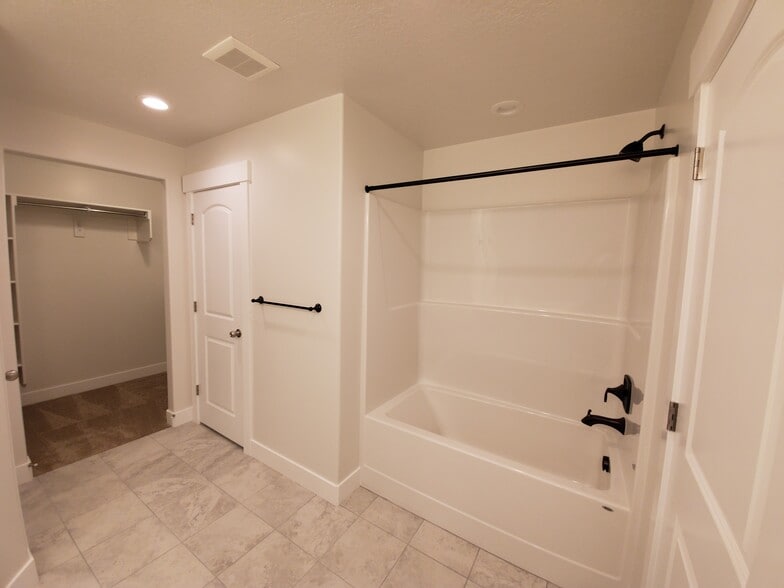 Building Photo - 4327 W Hemsley Ln