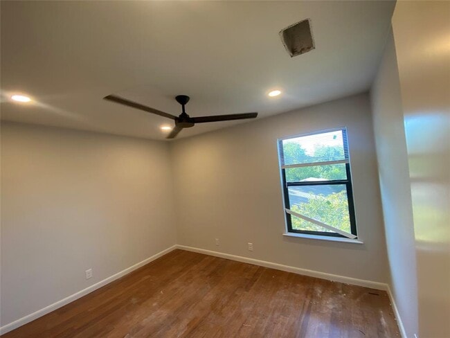 Building Photo - 2222 Mission Hill Dr