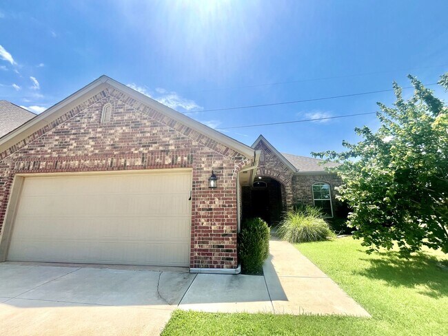 Primary Photo - For Rent: 4 Bed | 2 Bath | Spacious Yard |...