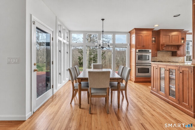 Building Photo - 553 Judd Rd