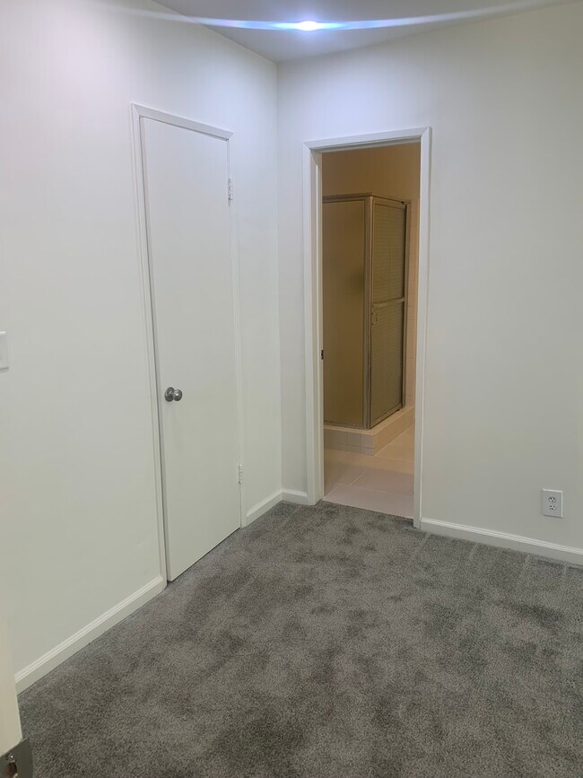 Building Photo - 11685 Gorham Ave