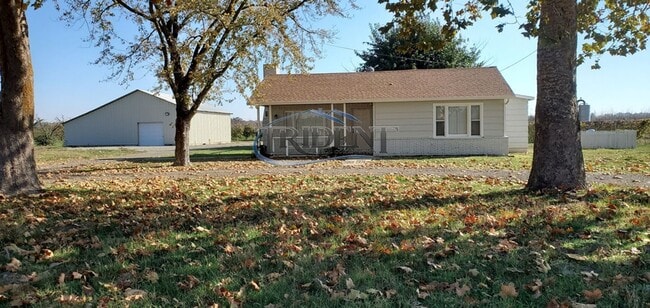 Primary Photo - Country Home with Shop
