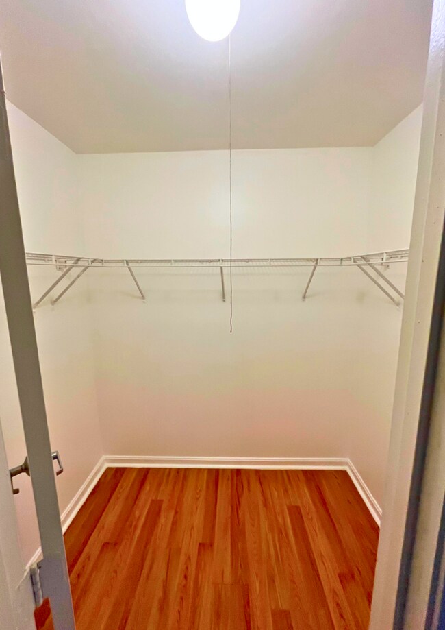 Building Photo - Modern 2-Bedroom Apartment with In-Unit La...
