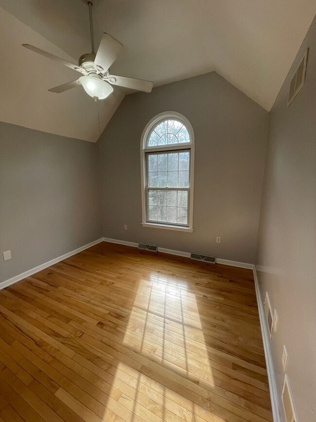 Building Photo - Beautiful custom built 5 bed 4 bath home with finished basement ready for you to move-in!