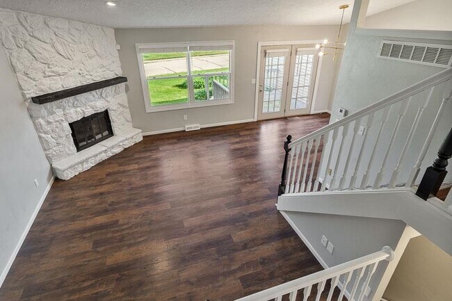 Building Photo - 663 Amphitheater Dr