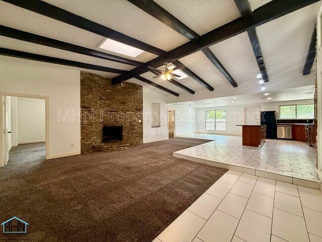 Building Photo - 100 Bluet Ln