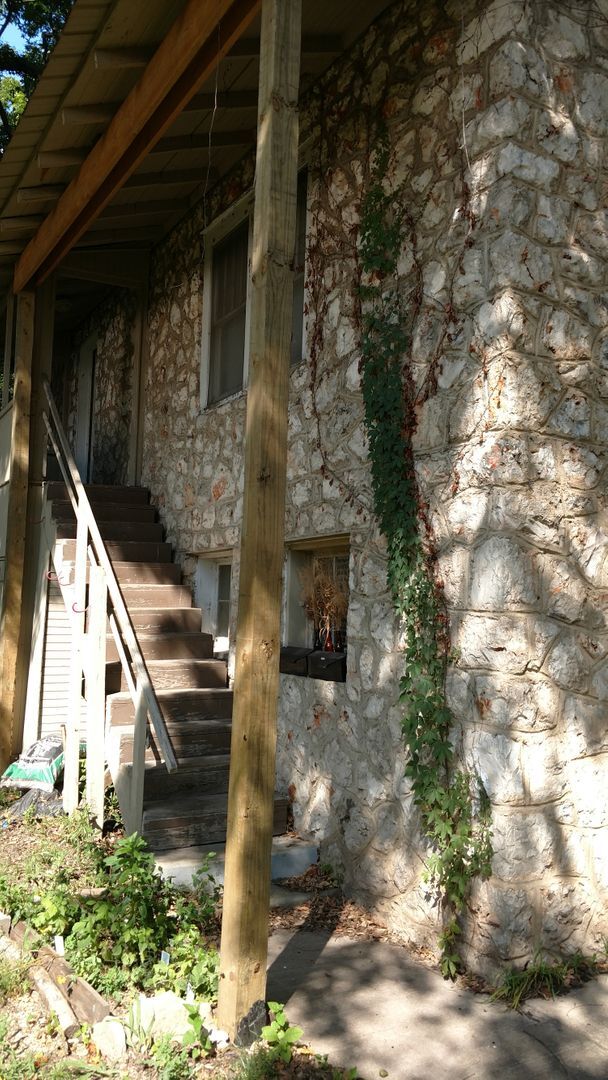 Building Photo - 222 1/2 W. Shawnee