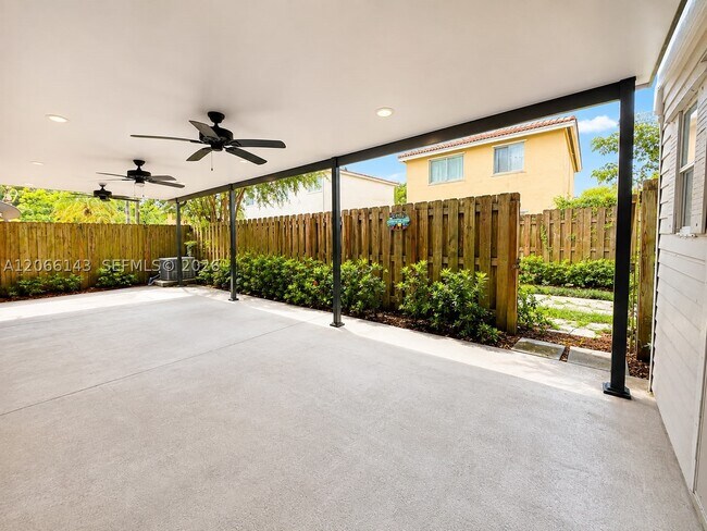 Building Photo - 9720 SW 164th Ave