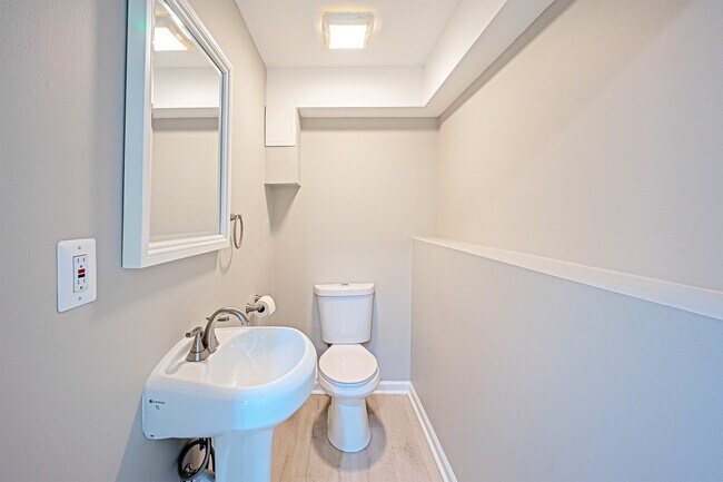 Building Photo - 9705 Locust Hill Dr