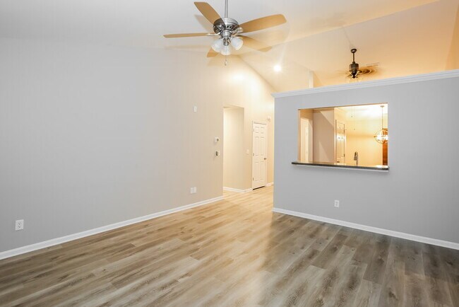 Building Photo - 218 Summit Park Ct