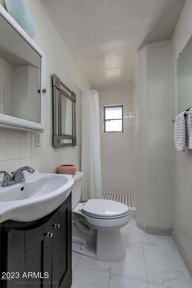 Building Photo - 1428 S Oakley Pl