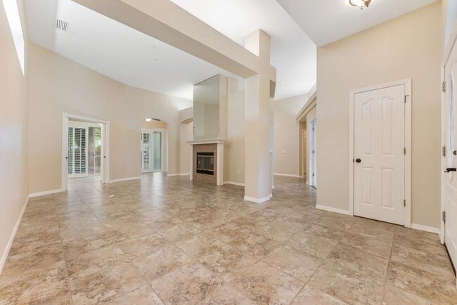 Building Photo - 4 bedroom in Gainesville FL 32606