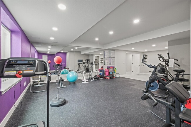 Building Photo - $7,495.00, Stunning 6 bed, 5 bath Ranch-St...