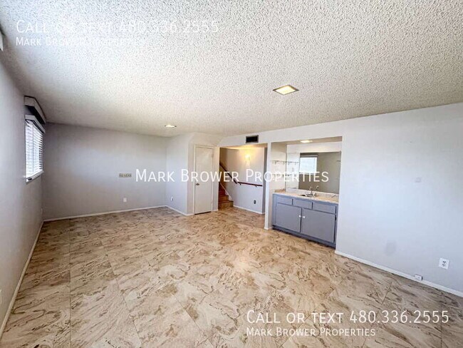 Building Photo - 910 E La Jolla Dr