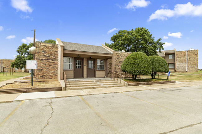 Building Photo - Western Heights Apartments