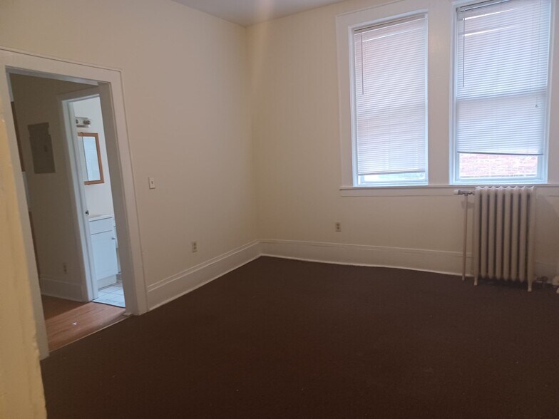 Building Photo - 210 Main St