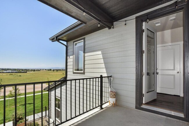 Building Photo - 6826 School House Dr