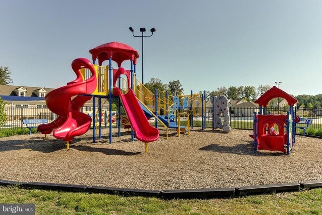 Building Photo - 7254 Mockingbird Cir