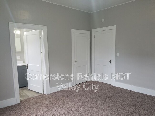 Building Photo - 205 3rd Ave SE