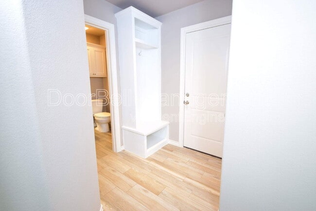 Building Photo - 512 S Haynie St