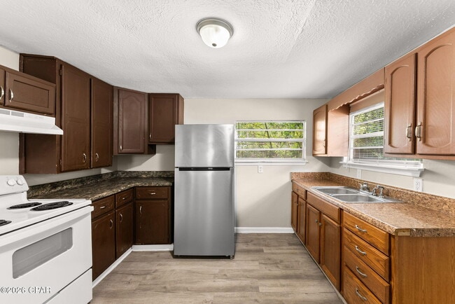 Building Photo - 119 College Ave