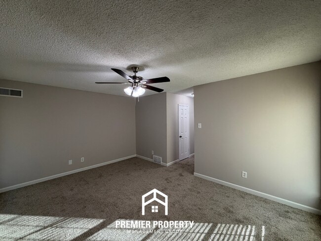 Building Photo - 3875 Earlynn Dr