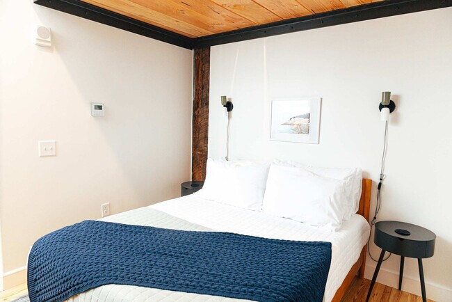 Building Photo - 1911 3rd Ave N