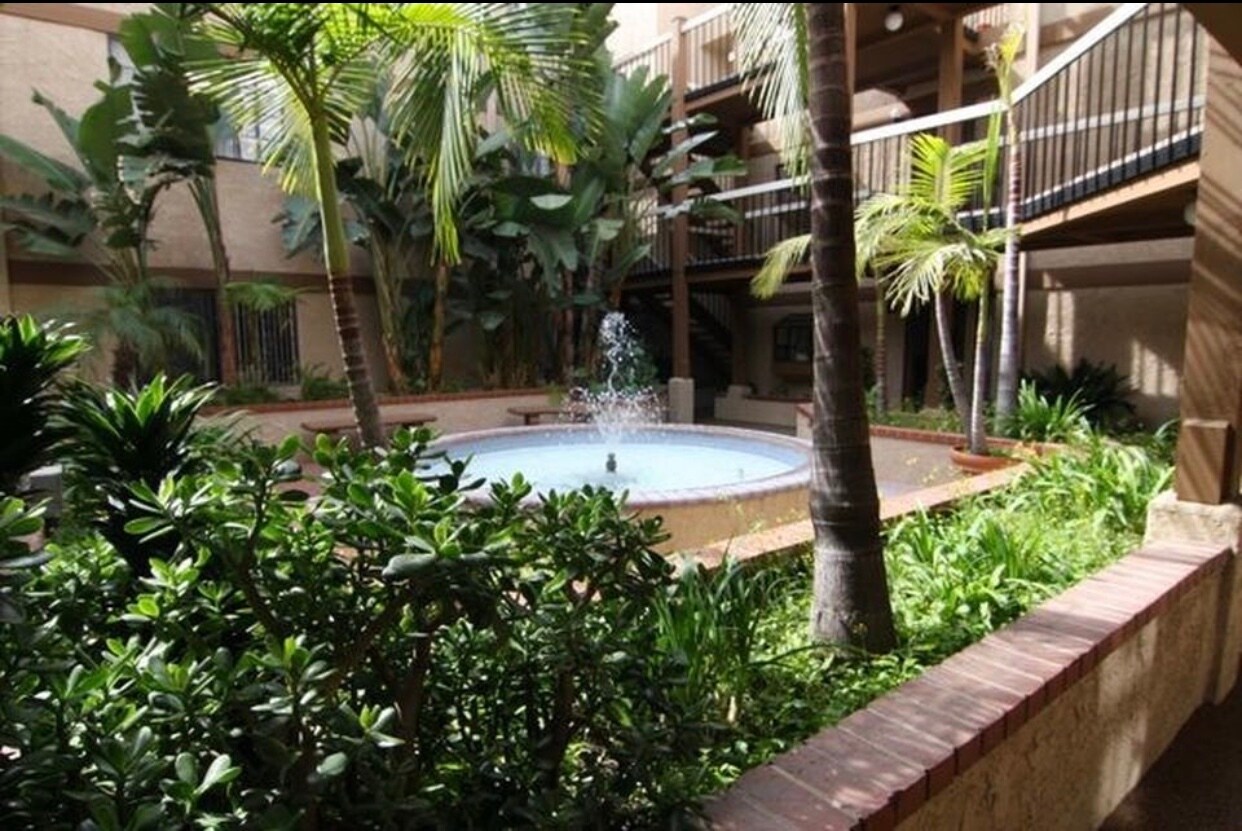 Building Photo - 441 E San Jose Ave