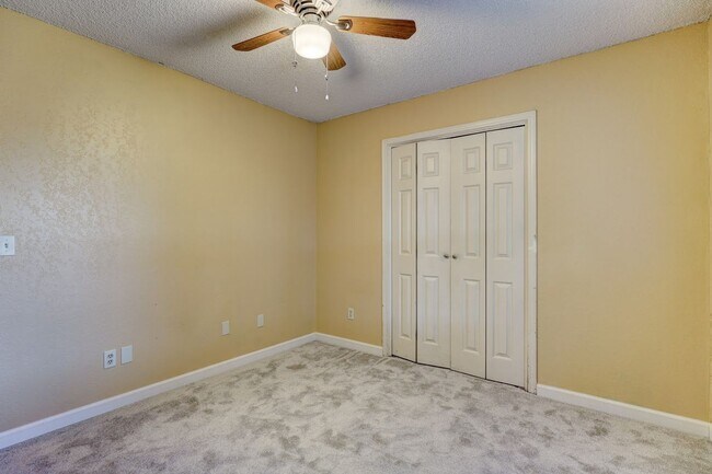 Building Photo - 3 Bed 2 Bath in OKC!
