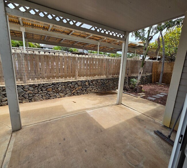 Building Photo - Downstair 2/1.5 Condo in South Kihei