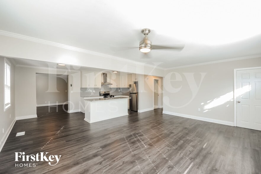 Building Photo - 1954 Wildwood Dr