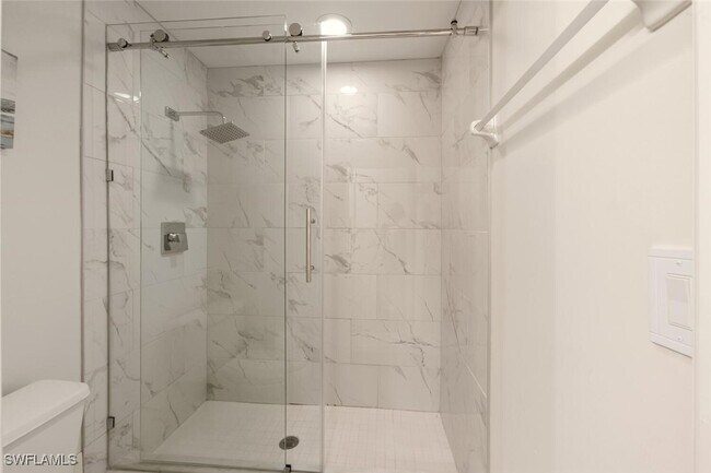 Building Photo - 636 Windsor Sq