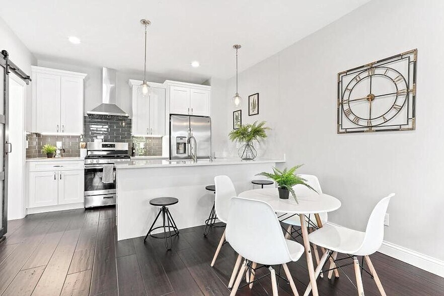 Building Photo - 1513 Oak St