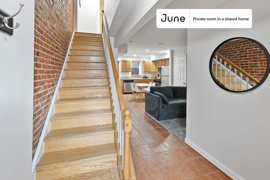 Building Photo - Room in Shared 3 bed/2.5 bath home