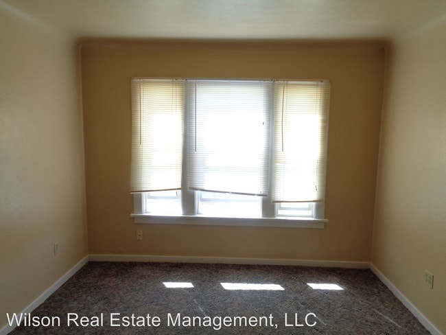 Building Photo - 415 N Naches Ave