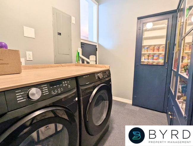 Building Photo - 4209 West End Dr