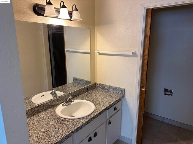 Building Photo - 3612 Jamison Way